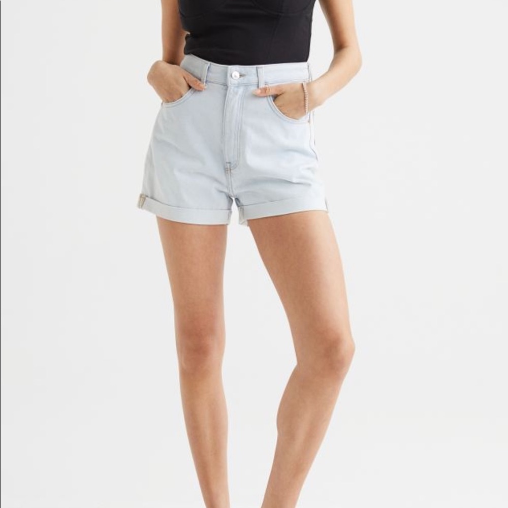 H&M high waisted mom shorts - light washed denim